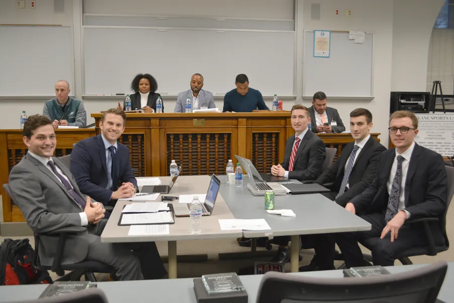 Deadspin's How An NFL Contract Negotiation Goes Down