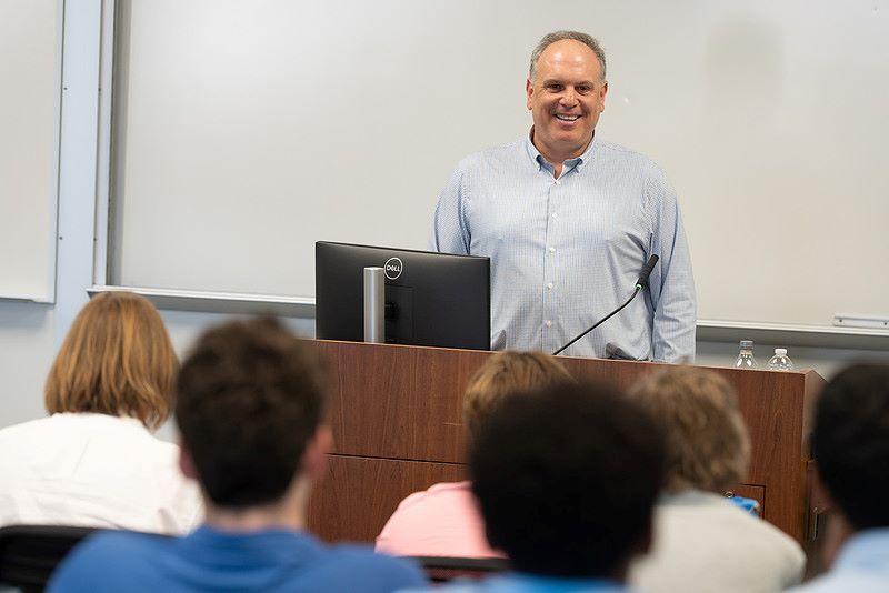 Mike Tannenbaum speaking to an audience 